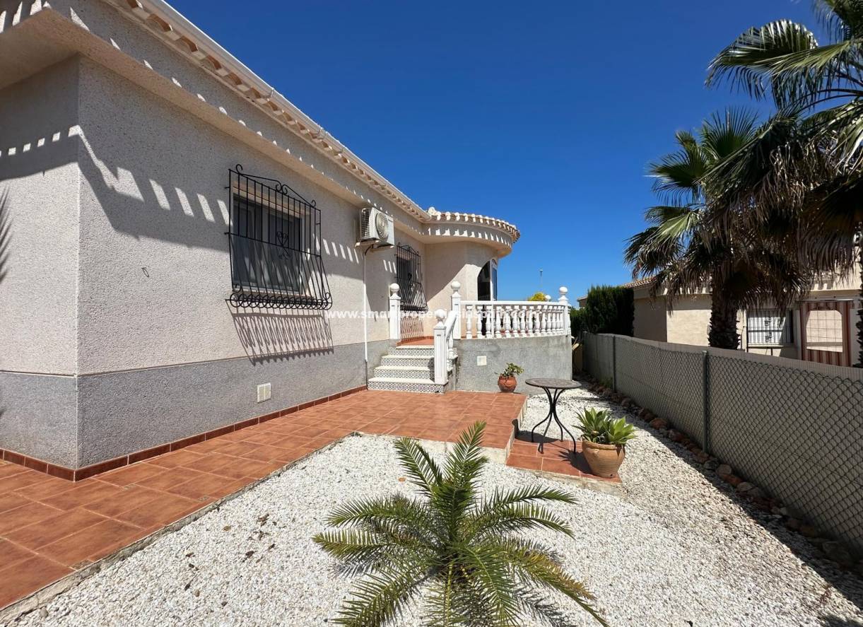 Wederverkoop - Detached Villa - La Marina - Urbanización La Marina