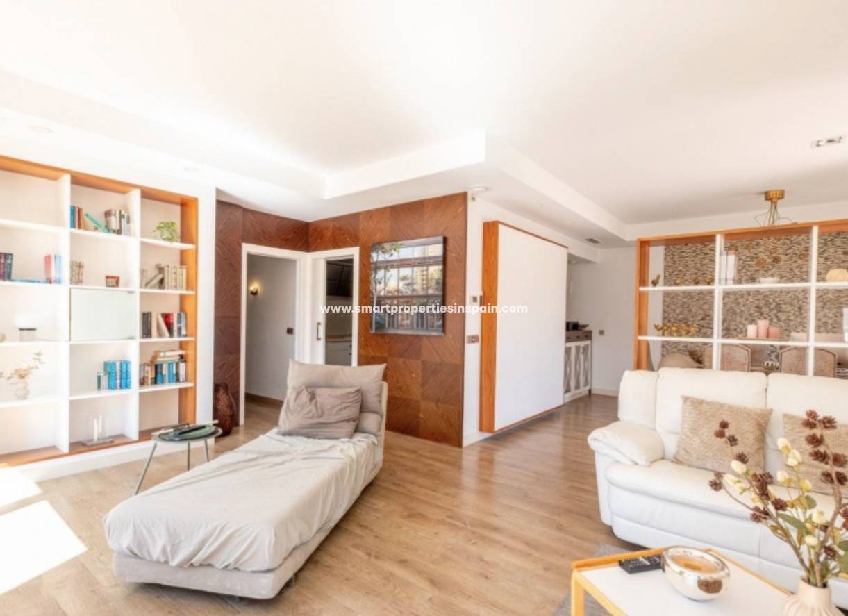 Wederverkoop - Detached Villa - La Marina - Urbanización La Marina