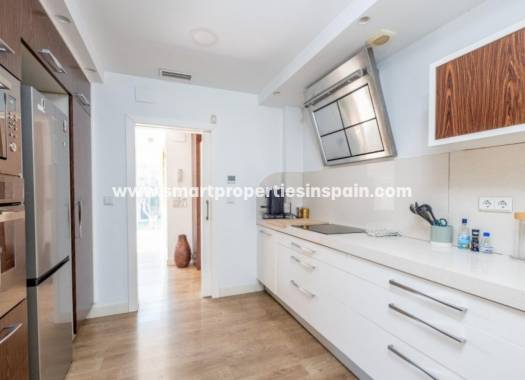 Wederverkoop - Detached Villa - La Marina - Urbanización La Marina