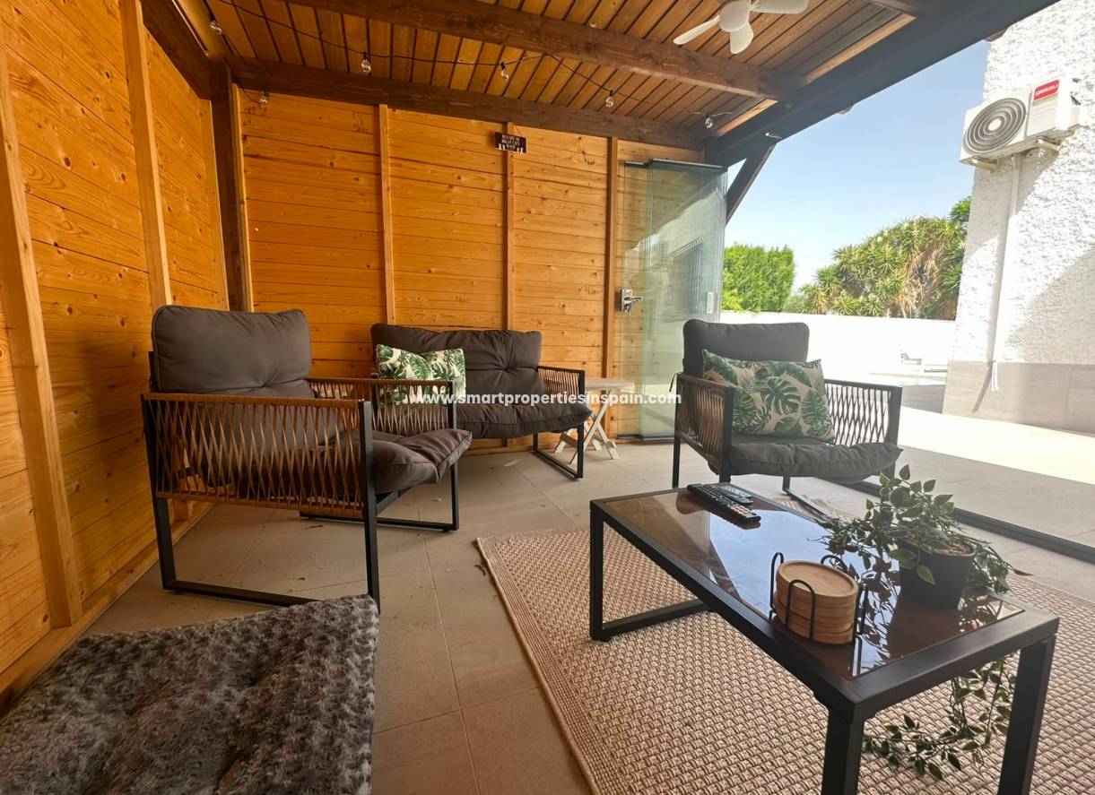 Wederverkoop - Detached Villa - La Marina - Urbanización La Marina