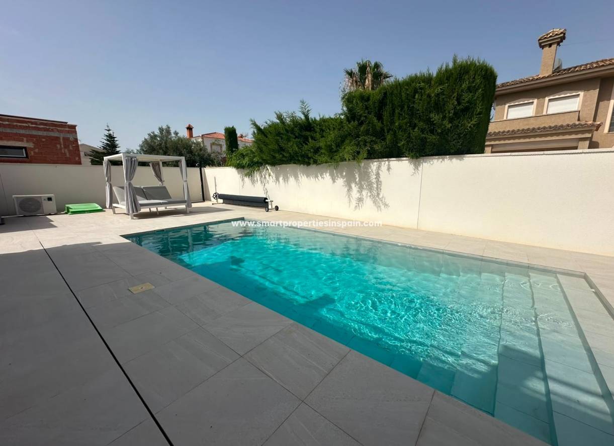 Wederverkoop - Detached Villa - La Marina - Urbanización La Marina