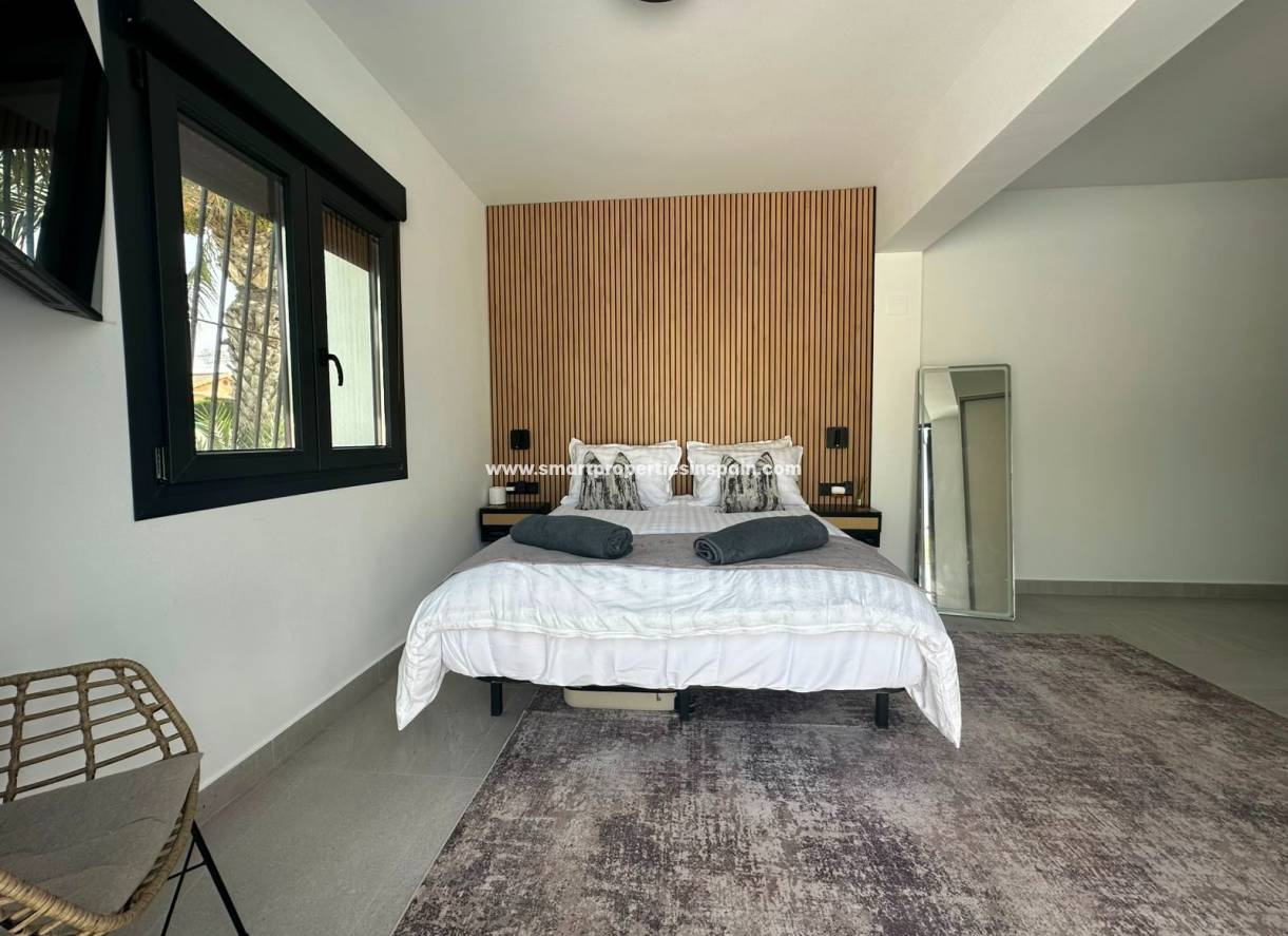 Wederverkoop - Detached Villa - La Marina - Urbanización La Marina