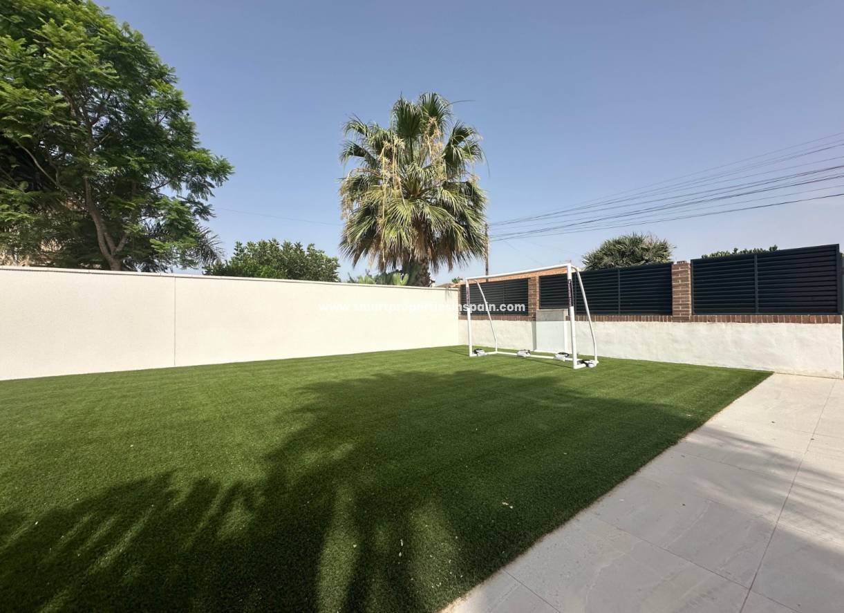 Wederverkoop - Detached Villa - La Marina - Urbanización La Marina