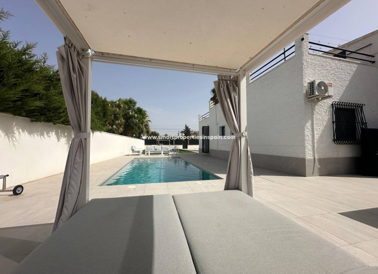 Wederverkoop - Detached Villa - La Marina - Urbanización La Marina