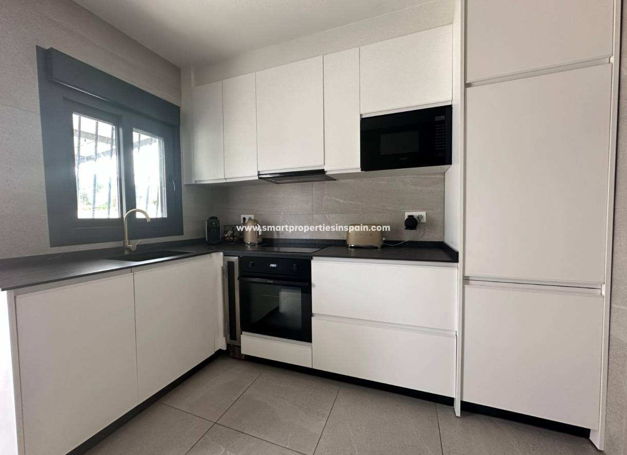 Wederverkoop - Detached Villa - La Marina - Urbanización La Marina