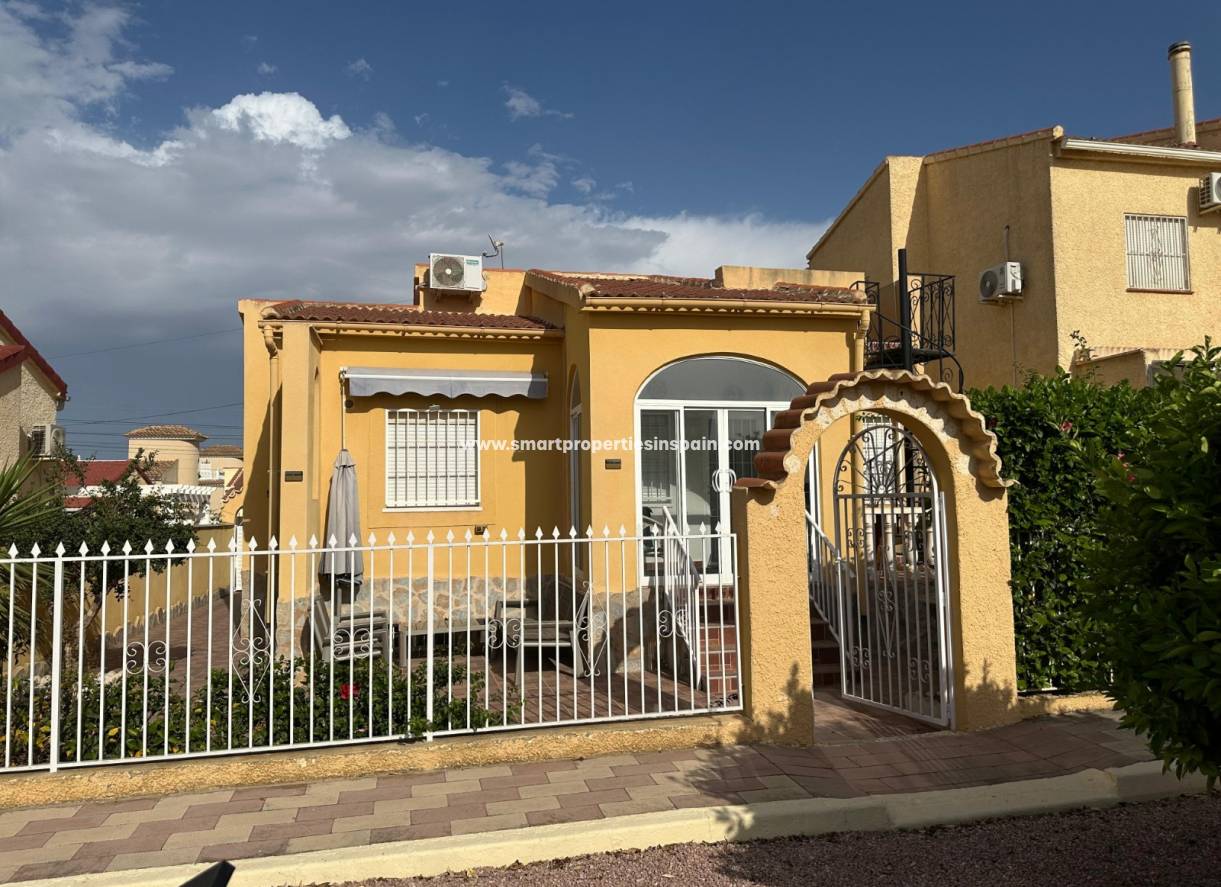 Wederverkoop - Detached Villa - La Marina - Urbanización La Marina