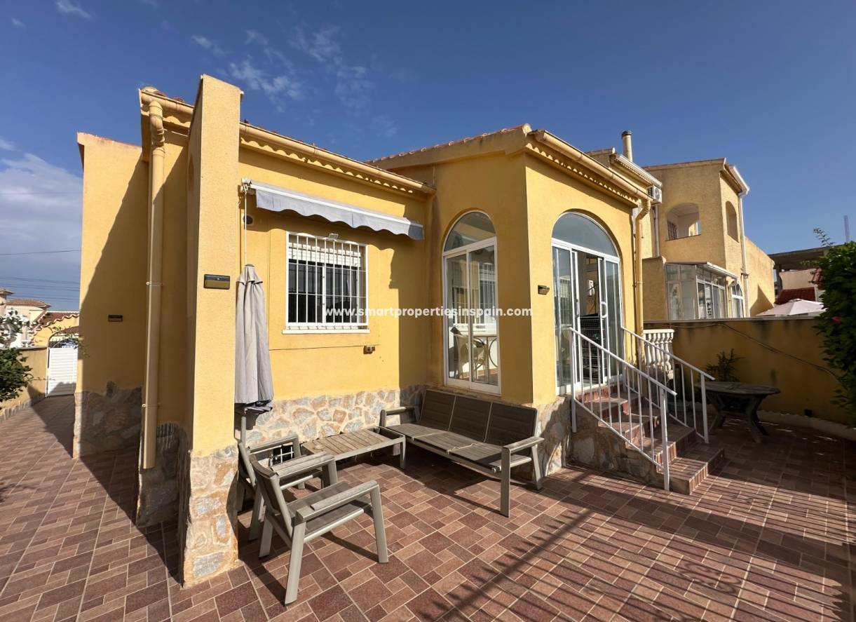 Wederverkoop - Detached Villa - La Marina - Urbanización La Marina