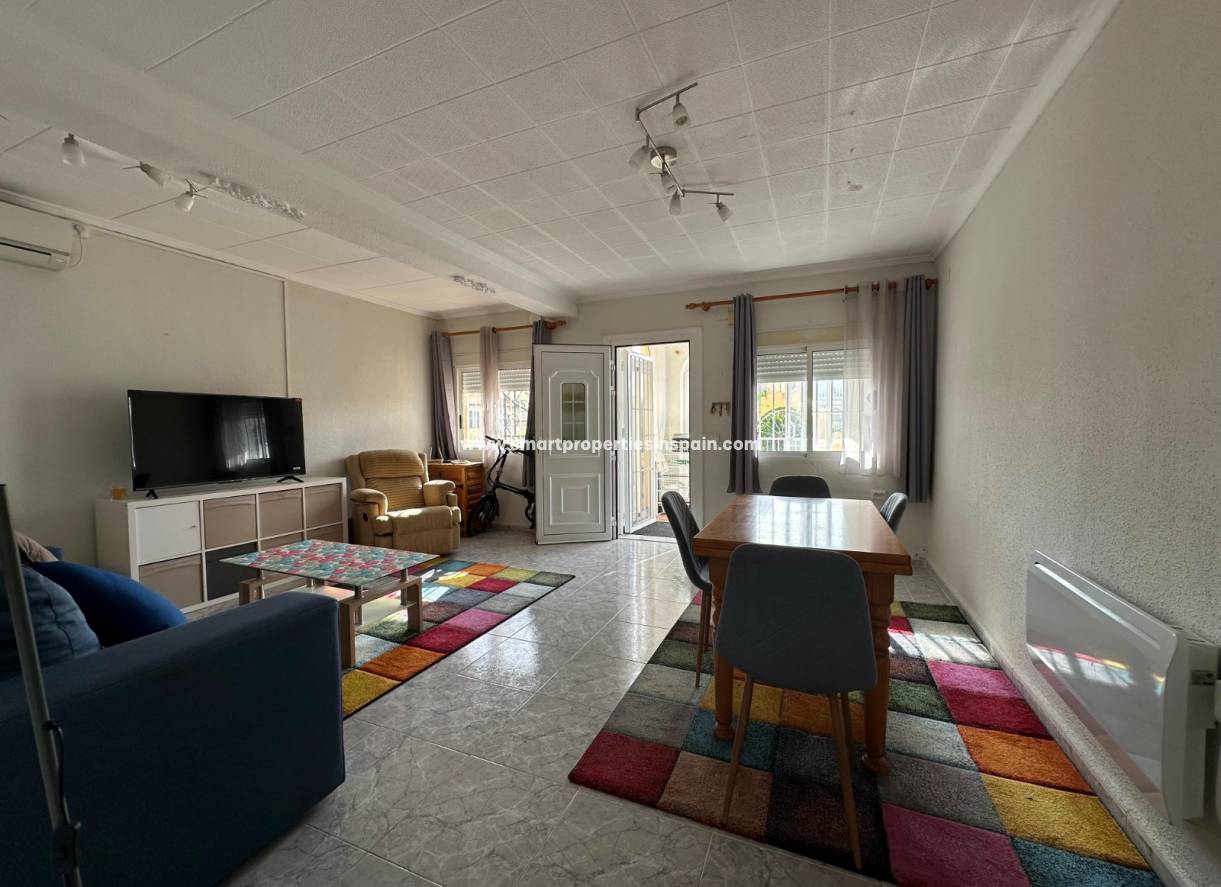 Wederverkoop - Detached Villa - La Marina - Urbanización La Marina