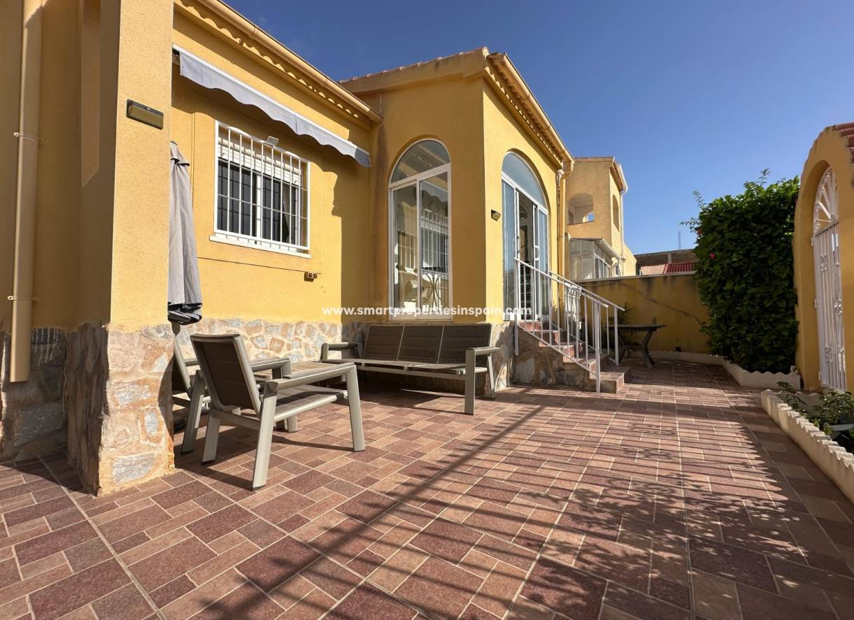 Wederverkoop - Detached Villa - La Marina - Urbanización La Marina