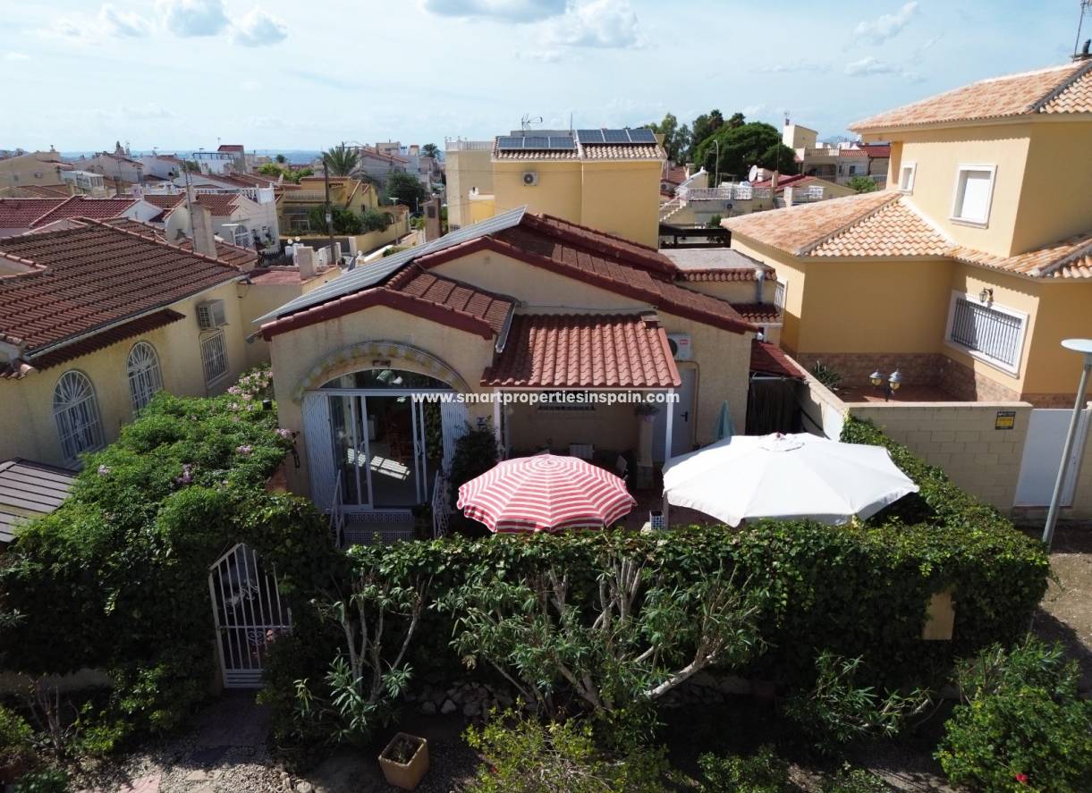 Wederverkoop - Detached Villa - La Marina - Urbanización La Marina