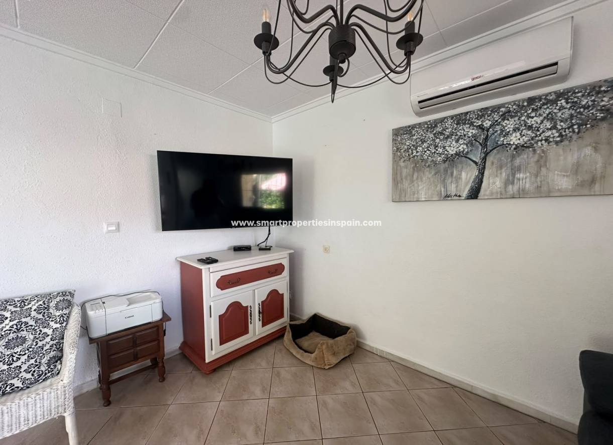 Wederverkoop - Detached Villa - La Marina - Urbanización La Marina