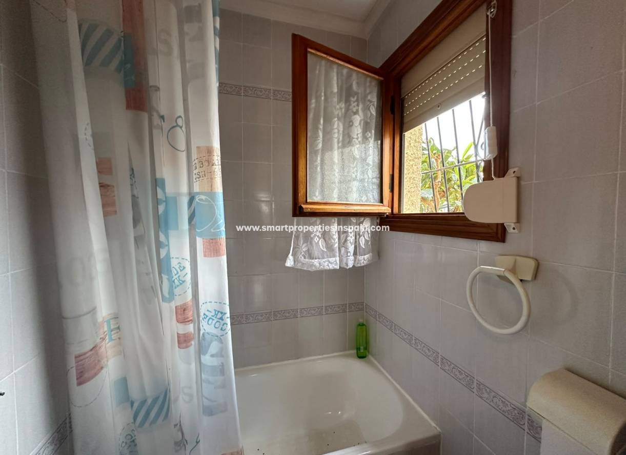 Wederverkoop - Detached Villa - La Marina - Urbanización La Marina