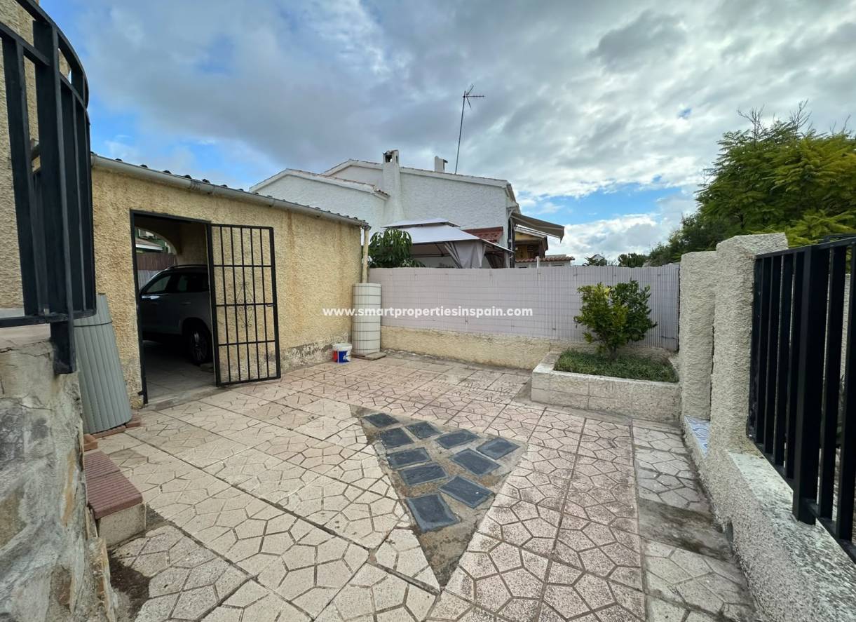 Wederverkoop - Detached Villa - La Marina - Urbanización La Marina