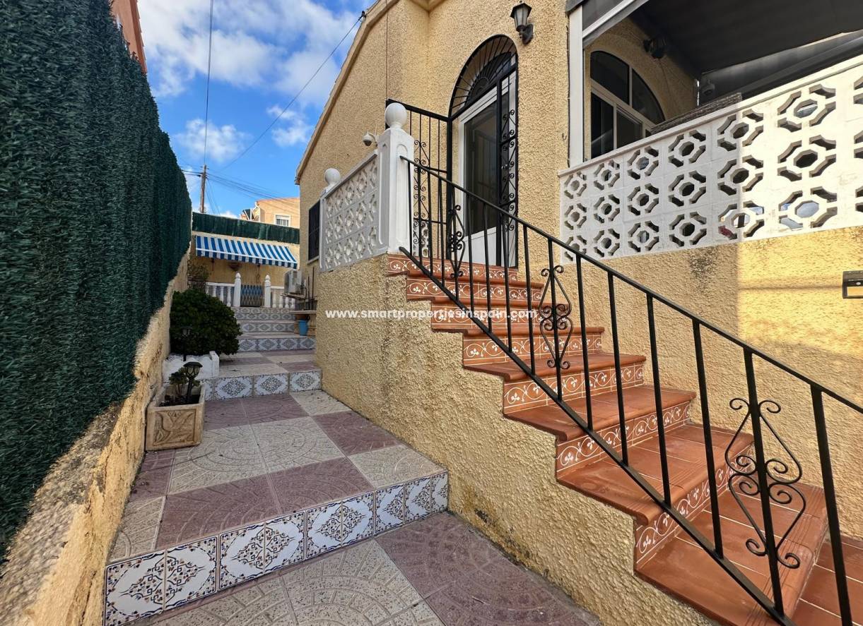 Wederverkoop - Detached Villa - La Marina - Urbanización La Marina