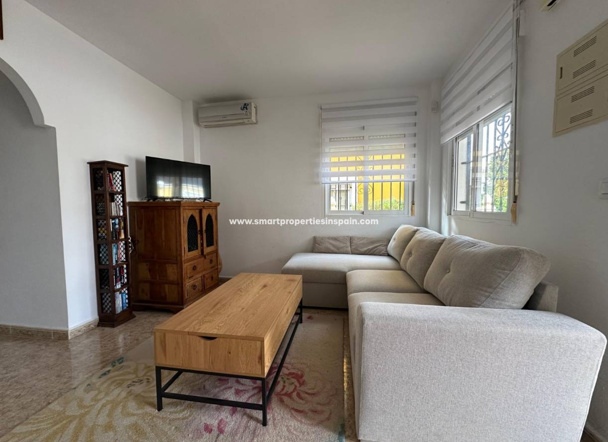 Wederverkoop - Detached Villa - La Marina - Urbanización La Marina
