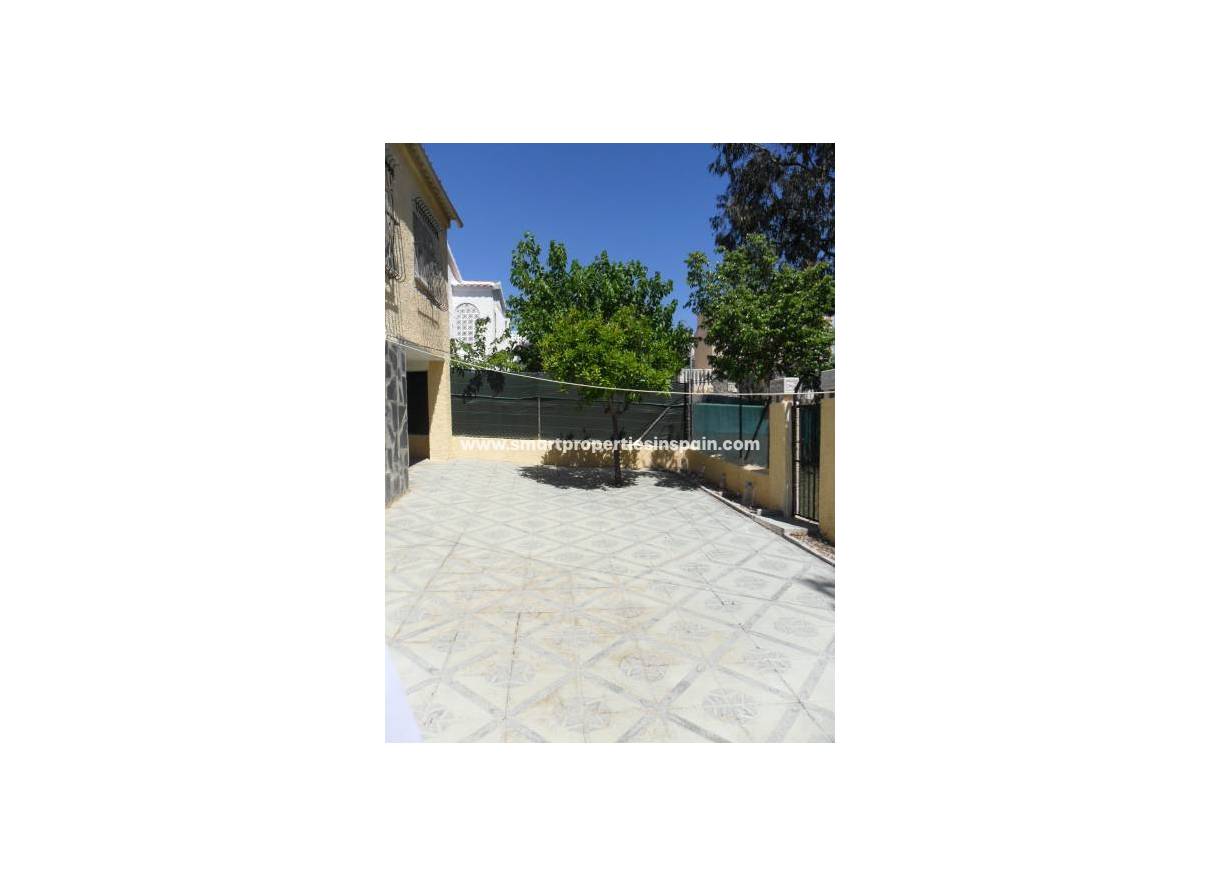 Wederverkoop - Detached Villa - La Marina - Urbanización La Marina