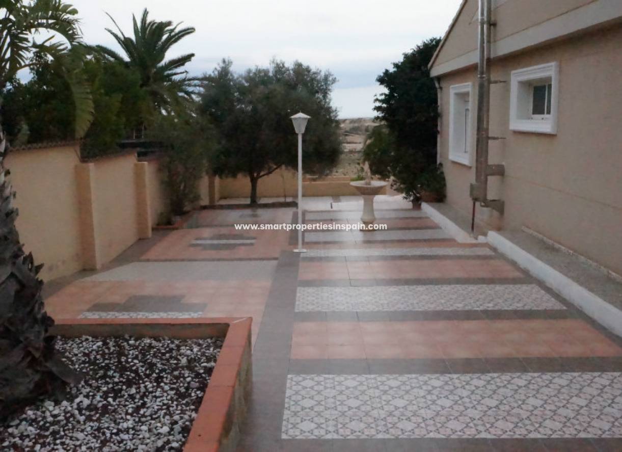 Wederverkoop - Detached Villa - La Marina - Urbanización La Marina