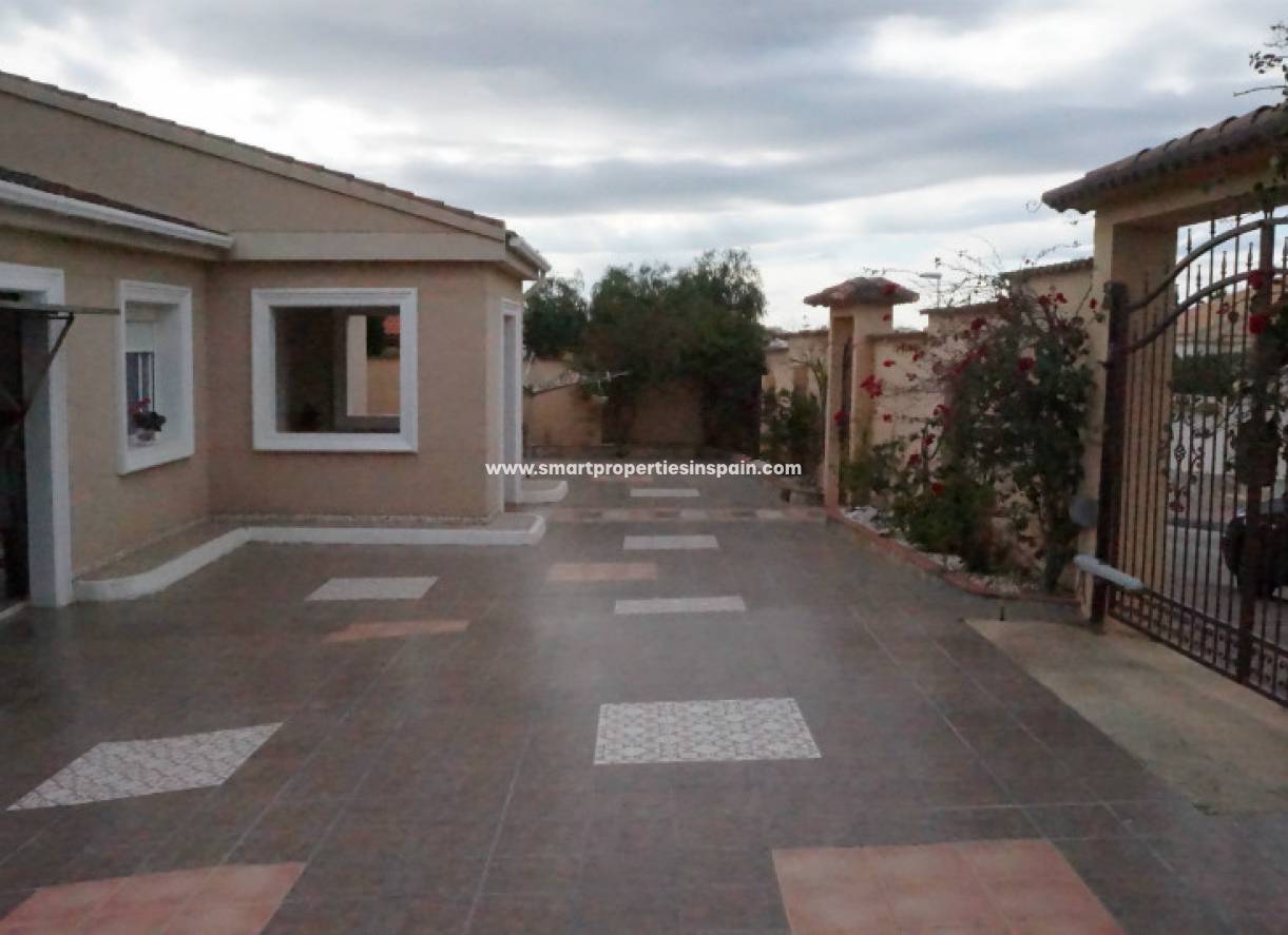 Wederverkoop - Detached Villa - La Marina - Urbanización La Marina