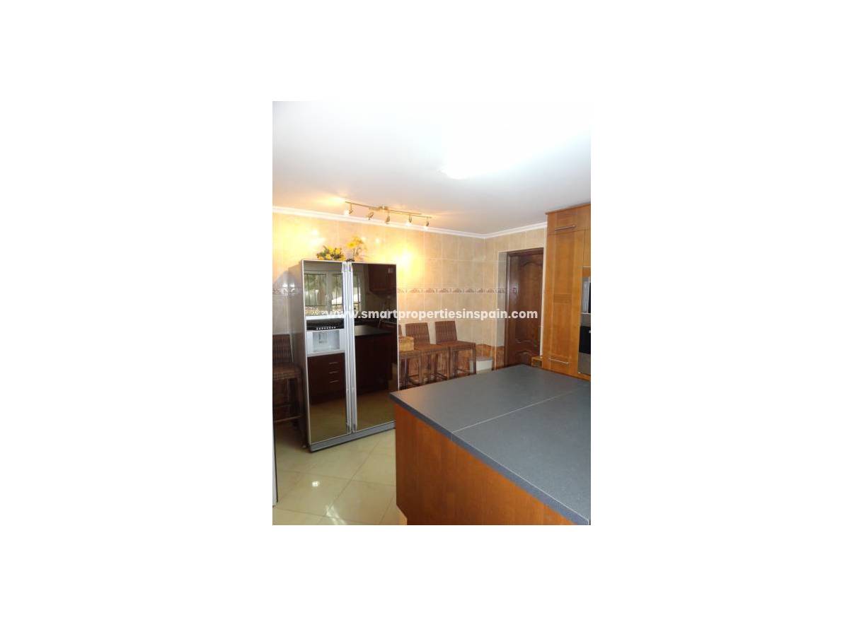 Wederverkoop - Detached Villa - La Marina - Urbanización La Marina