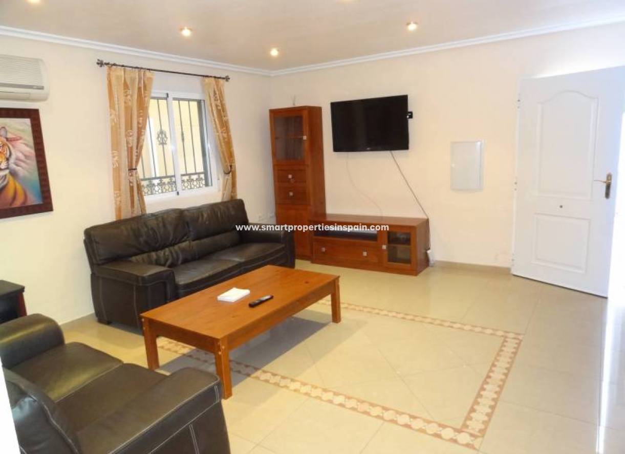 Wederverkoop - Detached Villa - La Marina - Urbanización La Marina