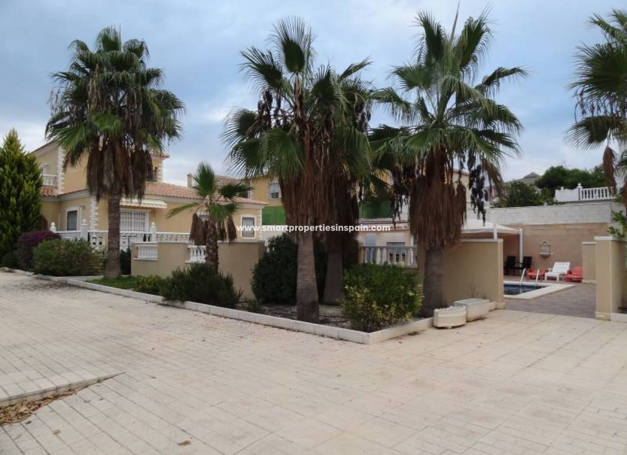 Wederverkoop - Detached Villa - La Marina - Urbanización La Marina