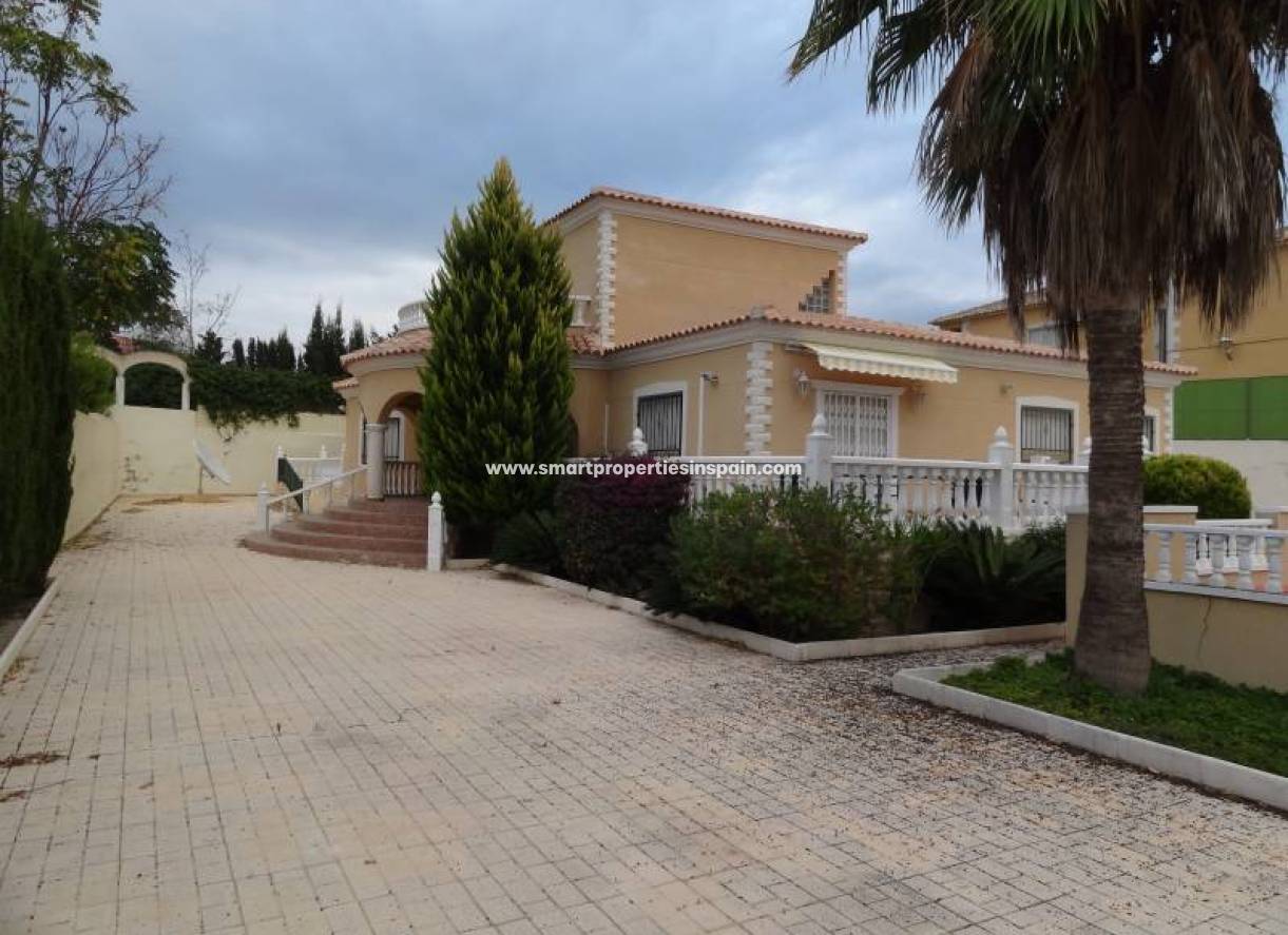 Wederverkoop - Detached Villa - La Marina - Urbanización La Marina