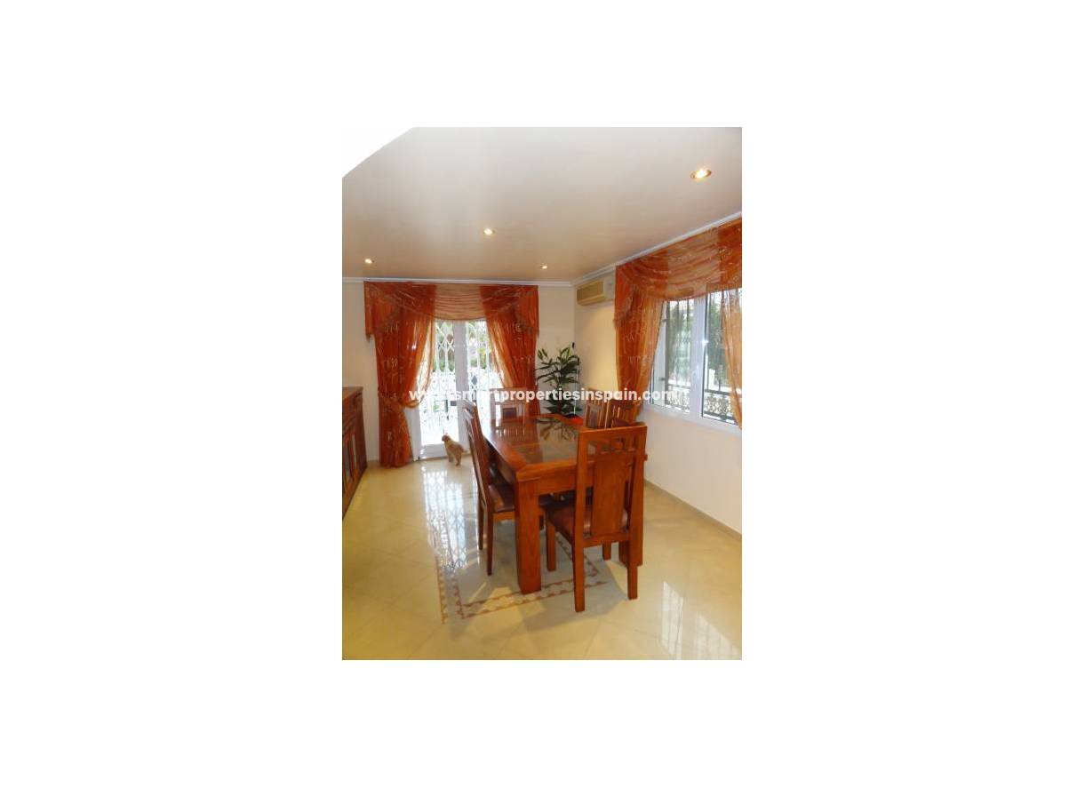 Wederverkoop - Detached Villa - La Marina - Urbanización La Marina