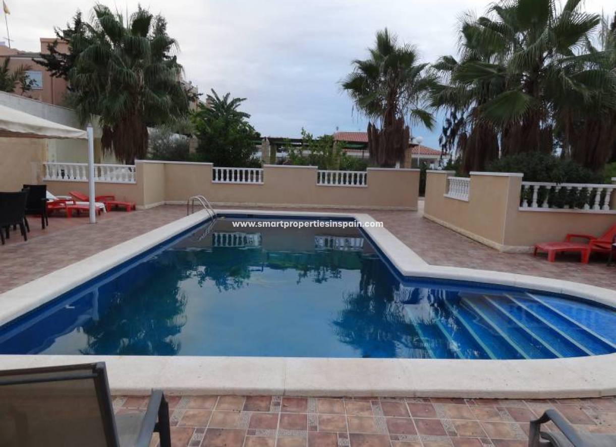 Wederverkoop - Detached Villa - La Marina - Urbanización La Marina