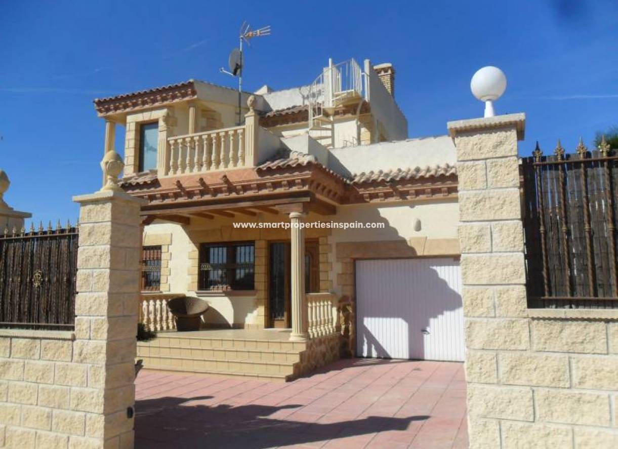 Wederverkoop - Detached Villa - La Marina - Urbanización La Marina