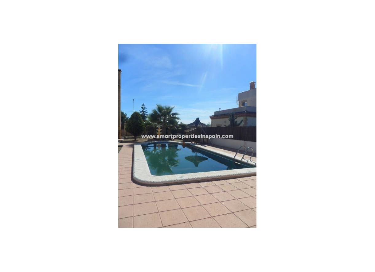 Wederverkoop - Detached Villa - La Marina - Urbanización La Marina