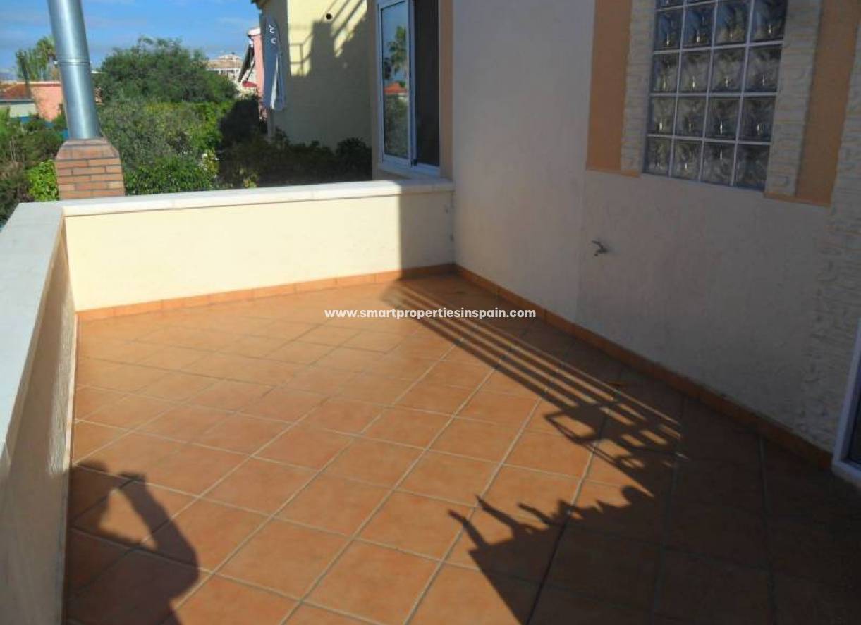 Wederverkoop - Detached Villa - La Marina - Urbanización La Marina