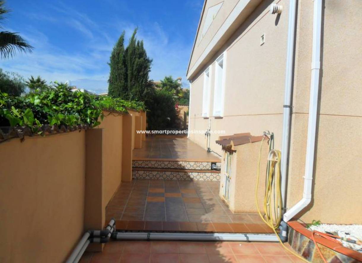Wederverkoop - Detached Villa - La Marina - Urbanización La Marina