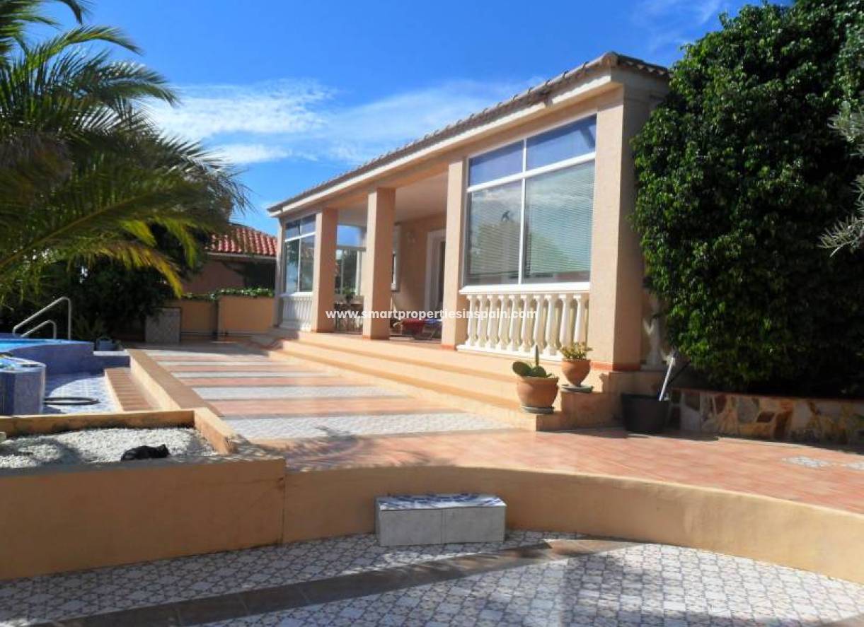 Wederverkoop - Detached Villa - La Marina - Urbanización La Marina