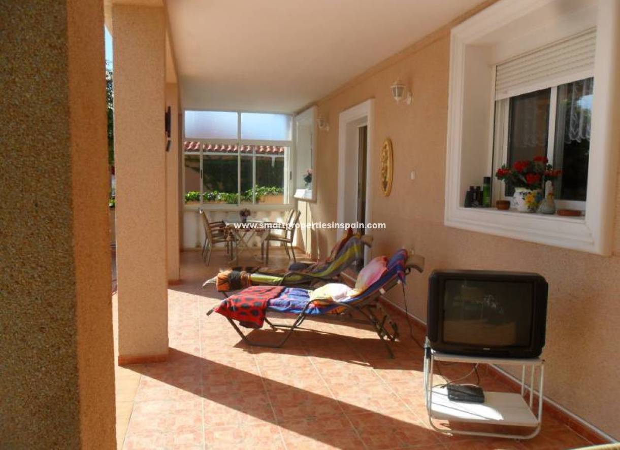 Wederverkoop - Detached Villa - La Marina - Urbanización La Marina