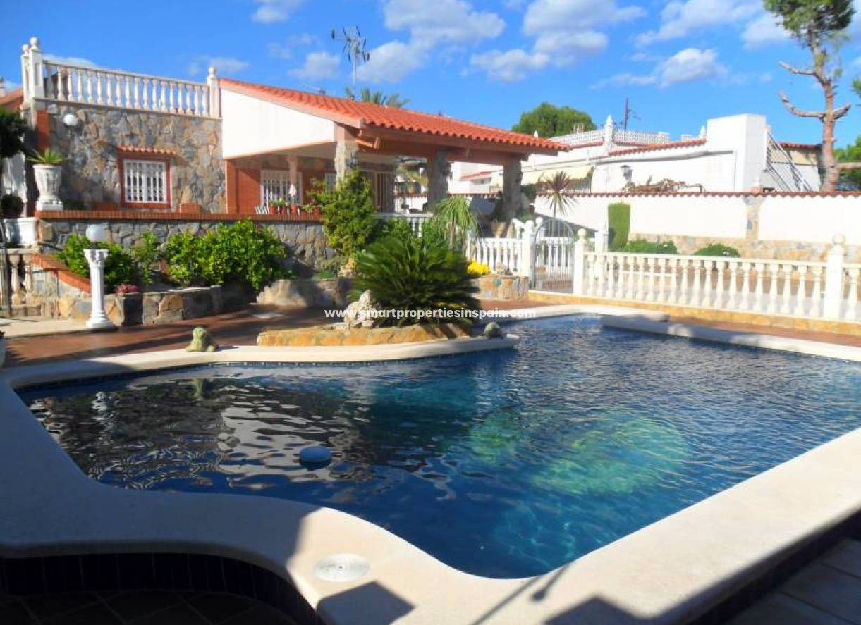 Wederverkoop - Detached Villa - La Marina - Urbanización La Marina