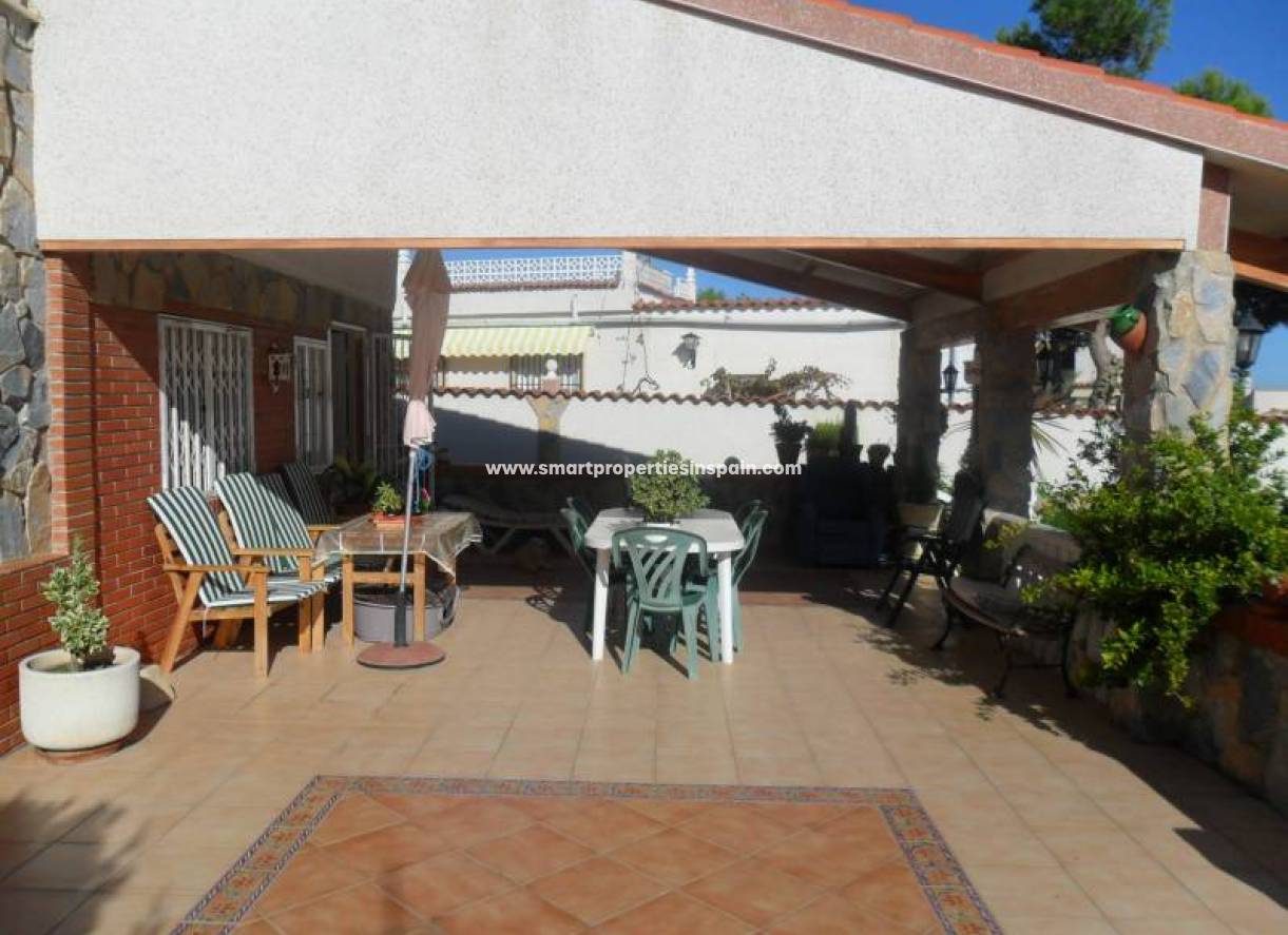 Wederverkoop - Detached Villa - La Marina - Urbanización La Marina