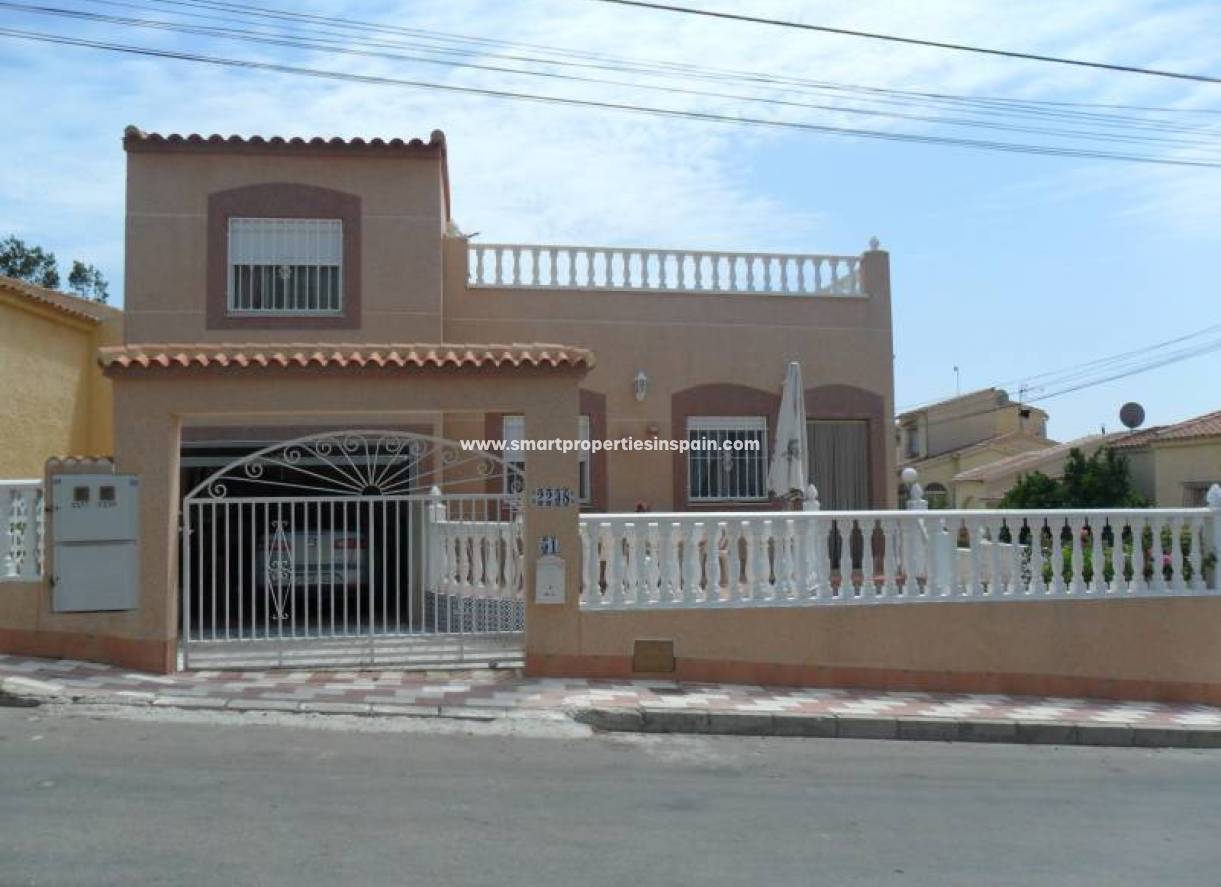 Wederverkoop - Detached Villa - La Marina - Urbanización La Marina