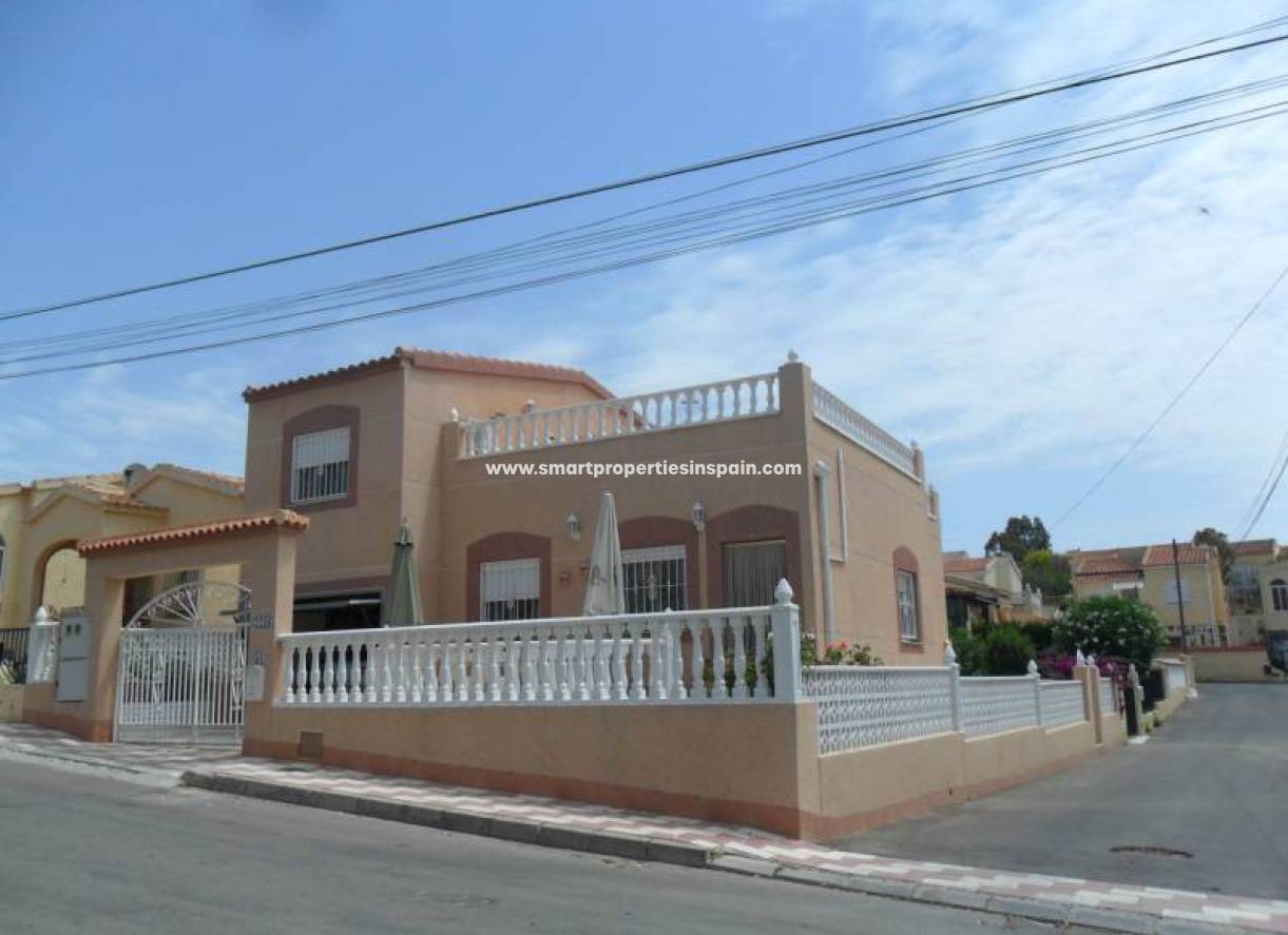 Wederverkoop - Detached Villa - La Marina - Urbanización La Marina