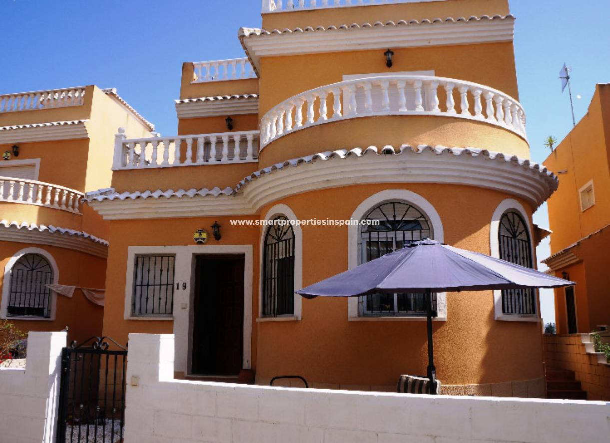 Wederverkoop - Detached Villa - La Marina - Urbanización La Marina