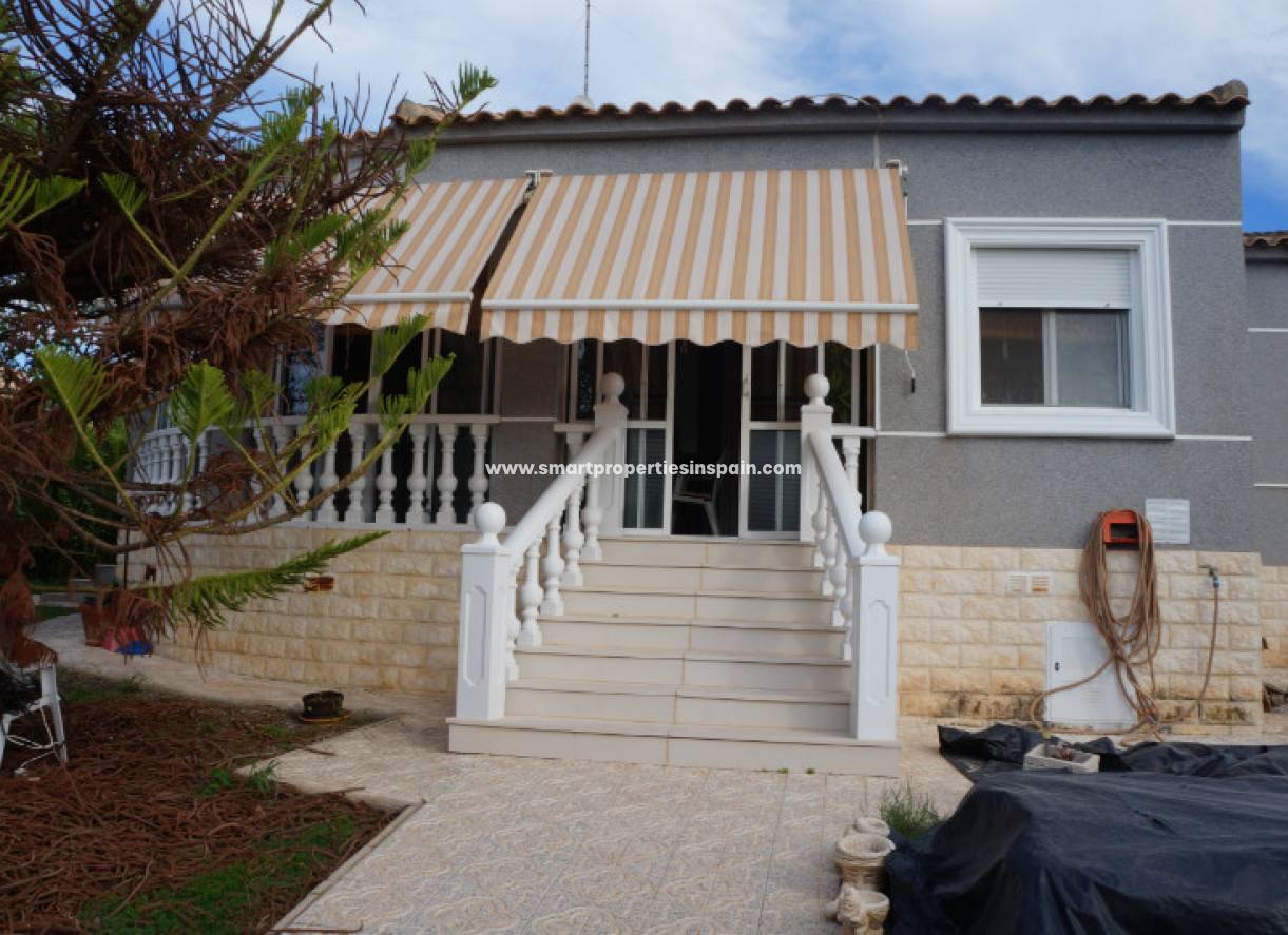 Wederverkoop - Detached Villa - La Marina - Urbanización La Marina