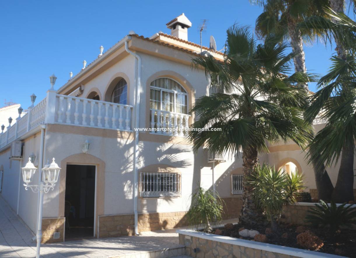 Wederverkoop - Detached Villa - La Marina - Urbanización La Marina