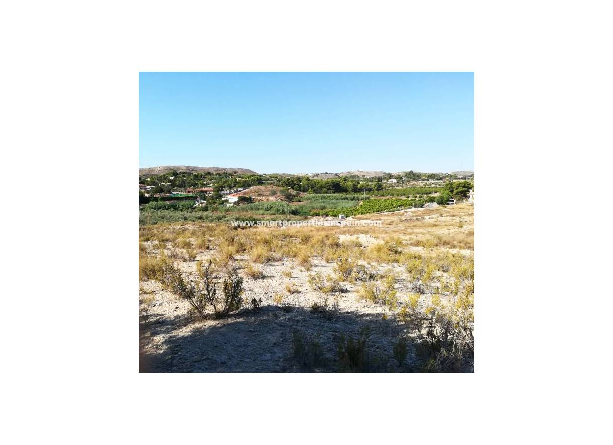 Wederverkoop - Plot - Elche