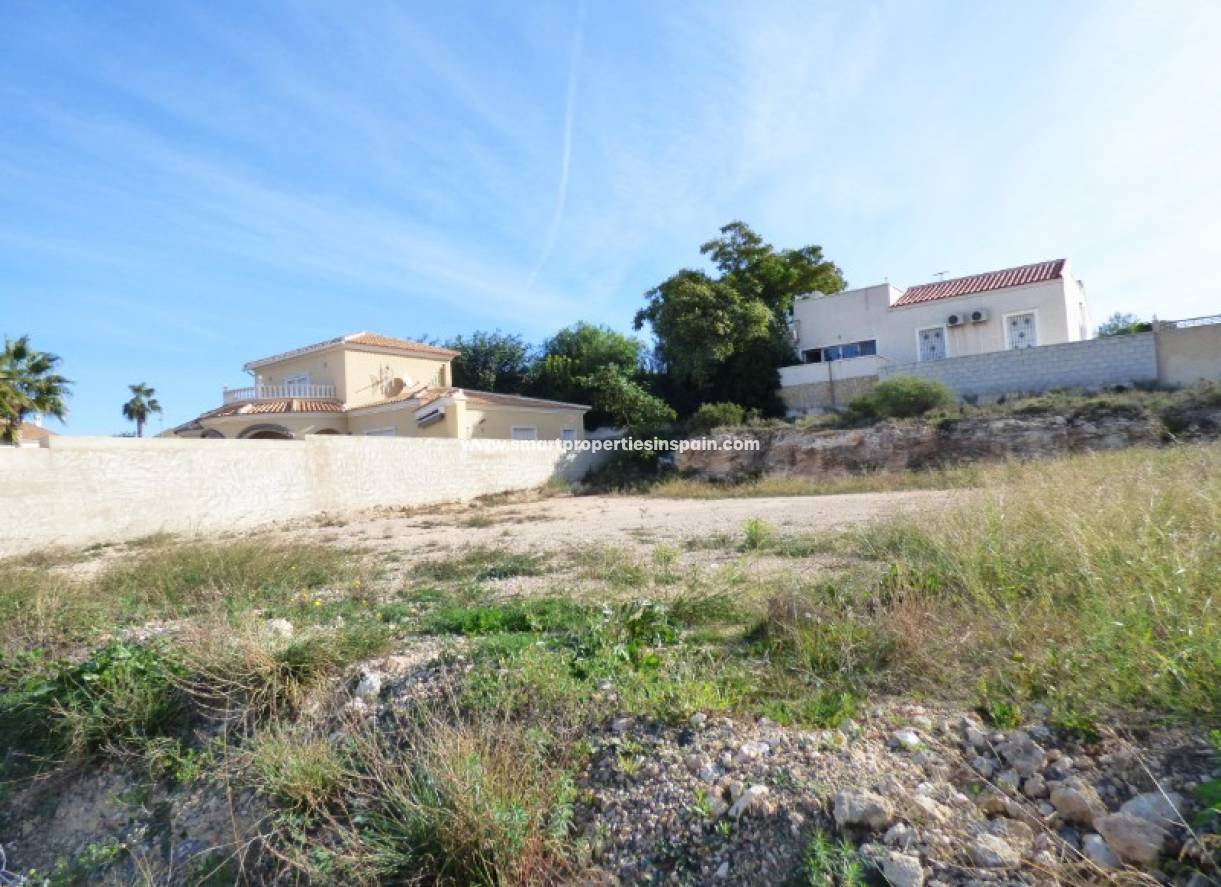Wederverkoop - Plot - La Marina