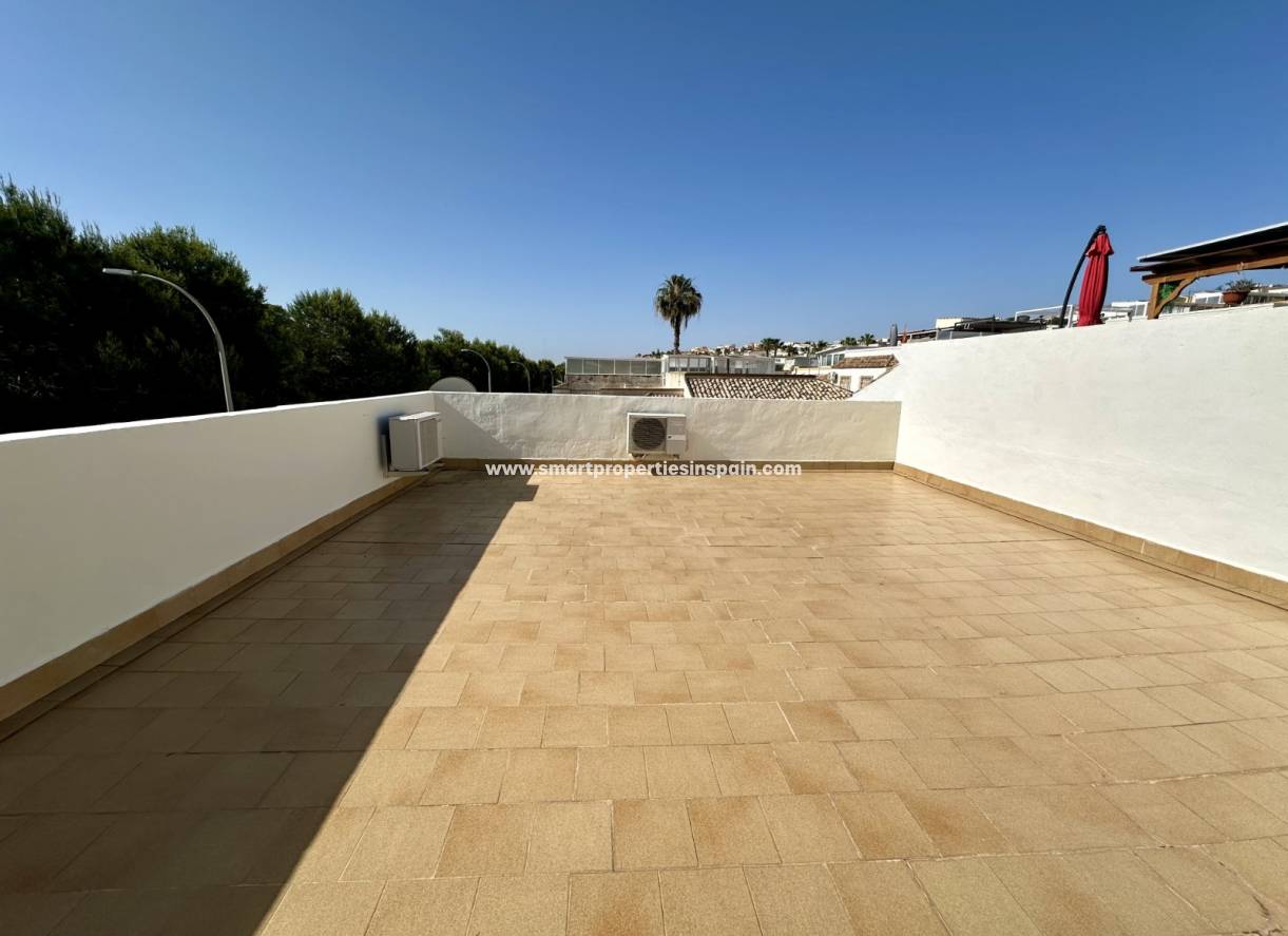 Wederverkoop - Quad Villa - La Marina - Urbanización La Marina
