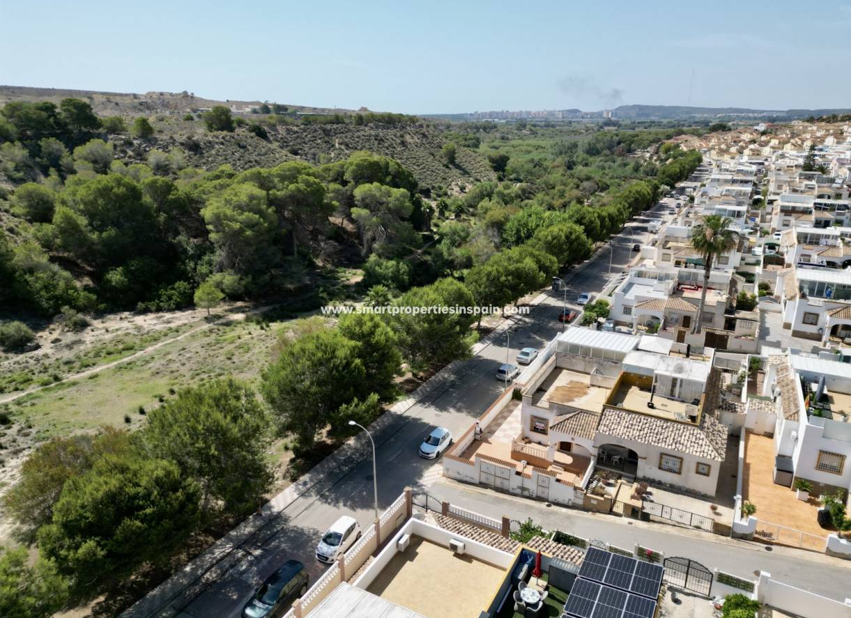 Wederverkoop - Quad Villa - La Marina - Urbanización La Marina