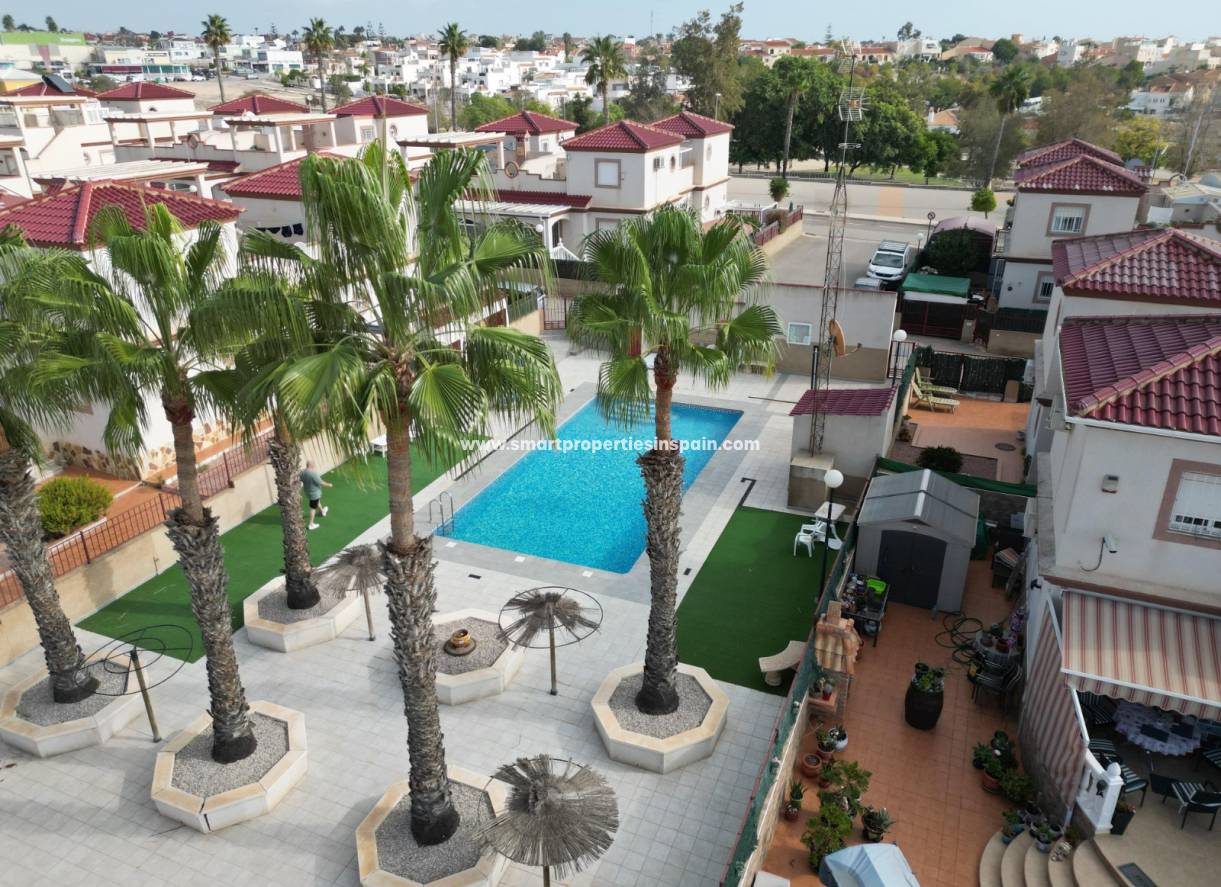 Wederverkoop - Quad Villa - La Marina - Urbanización La Marina