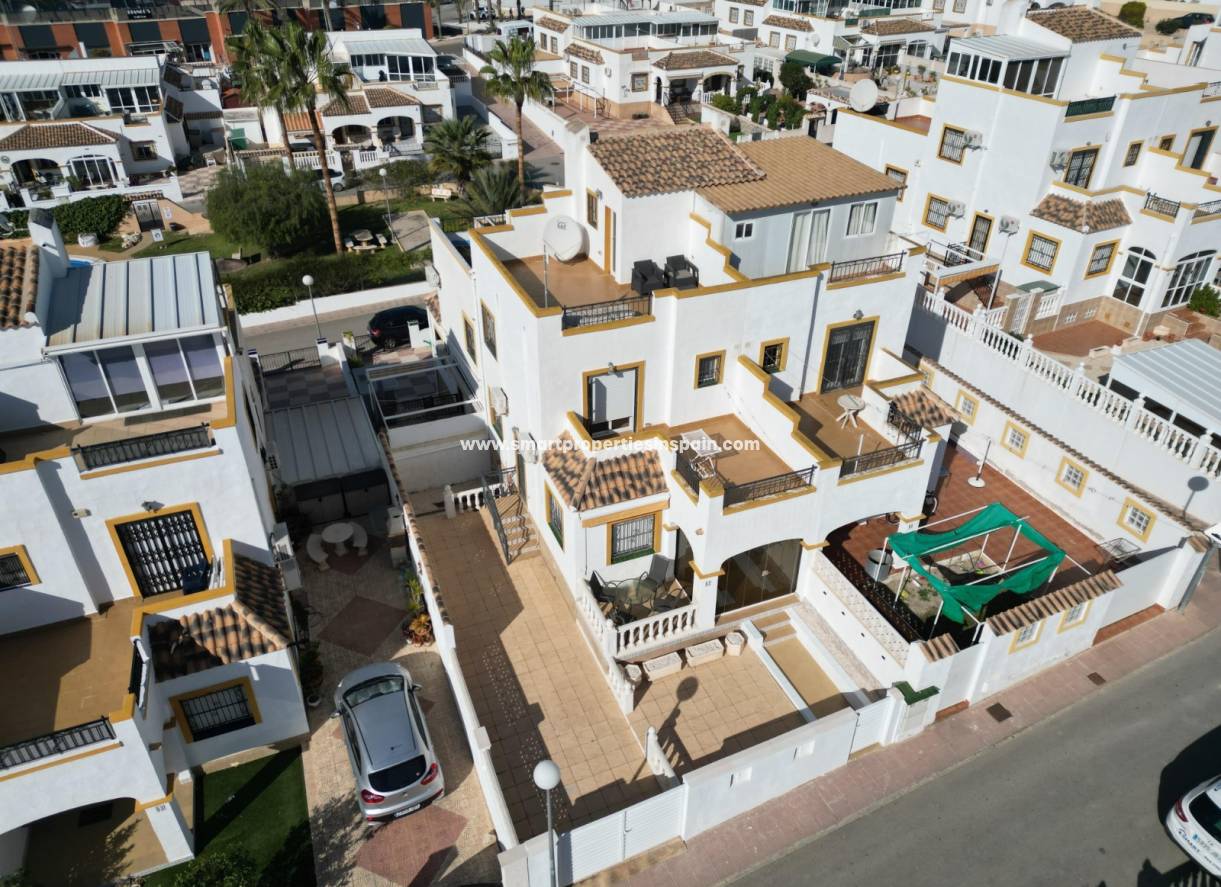 Wederverkoop - Quad Villa - La Marina - Urbanización La Marina