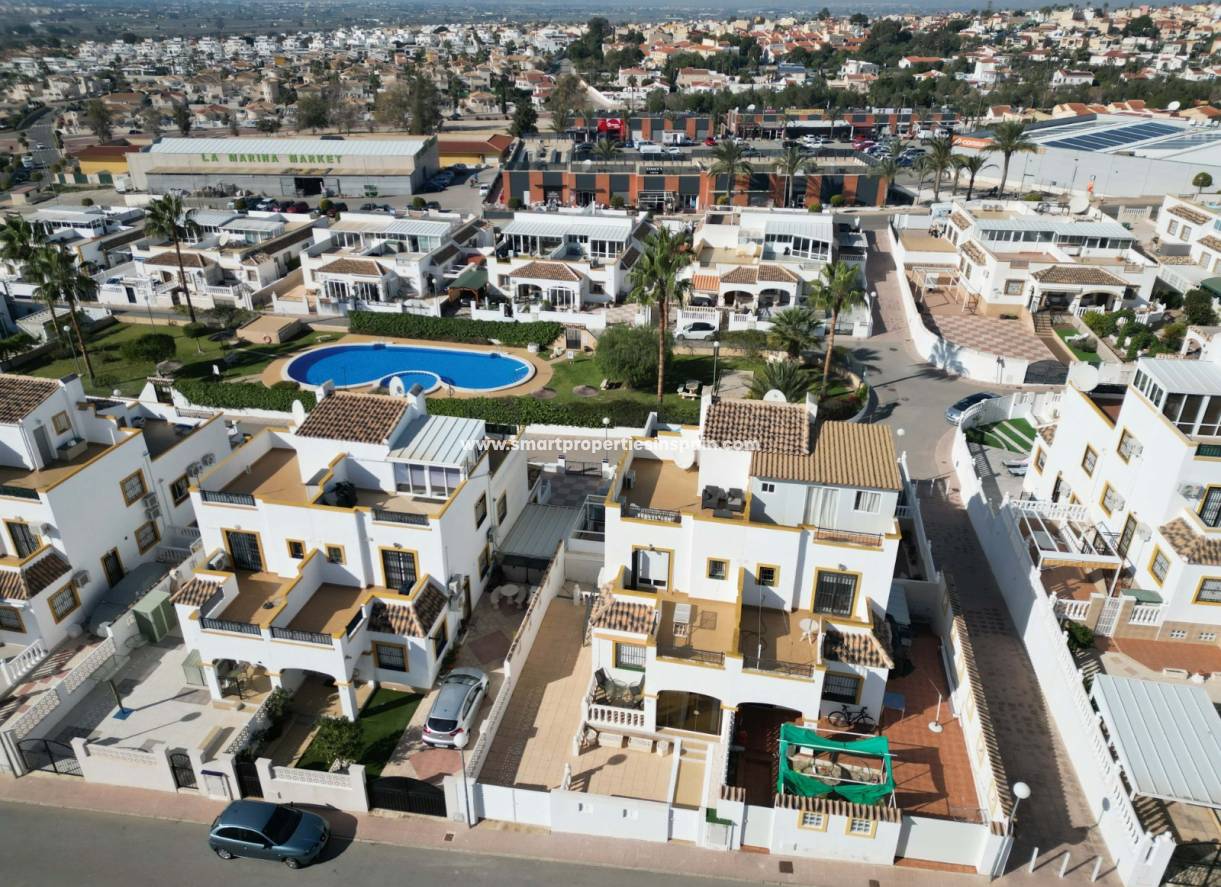 Wederverkoop - Quad Villa - La Marina - Urbanización La Marina