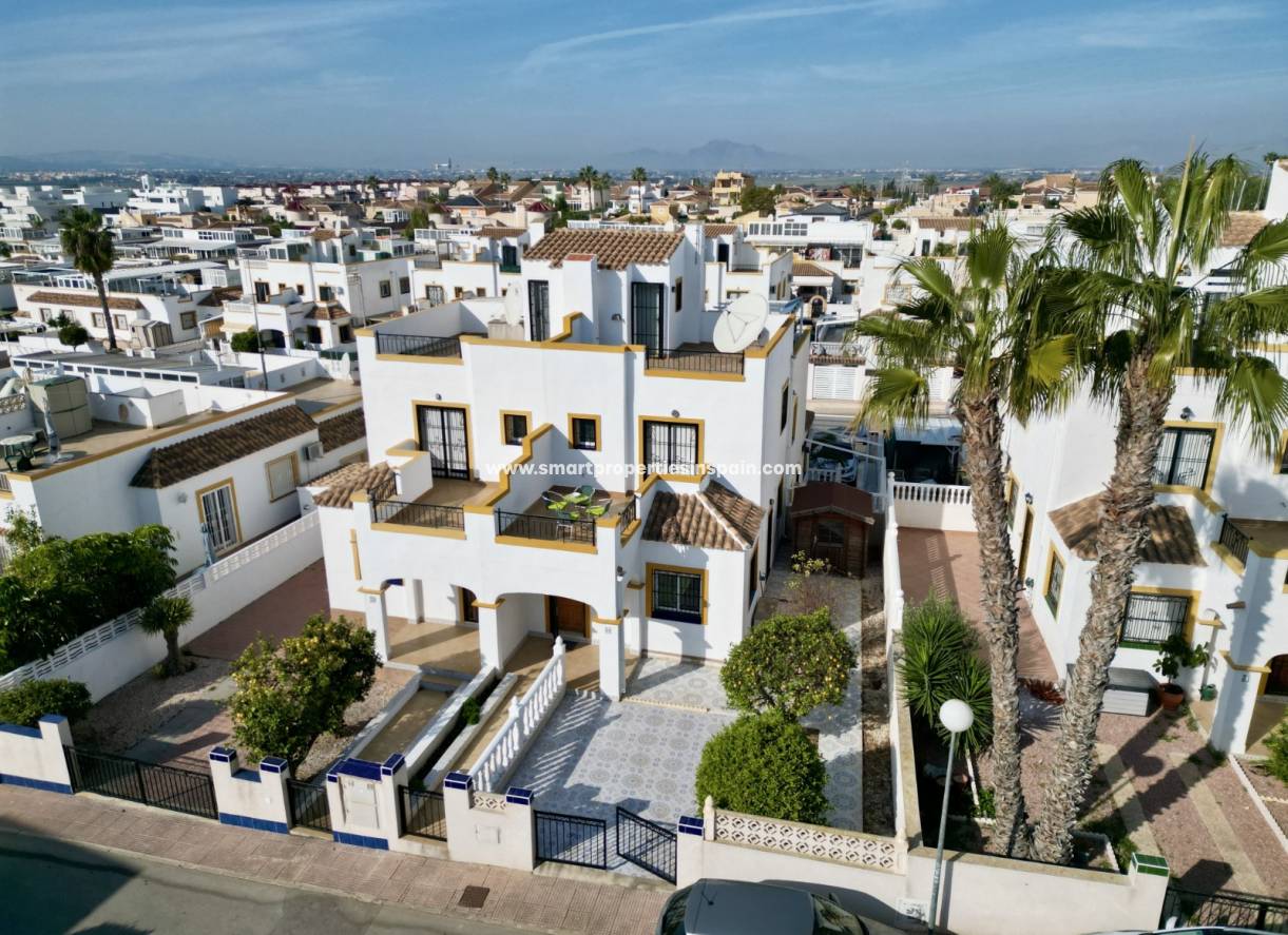 Wederverkoop - Quad Villa - La Marina - Urbanización La Marina