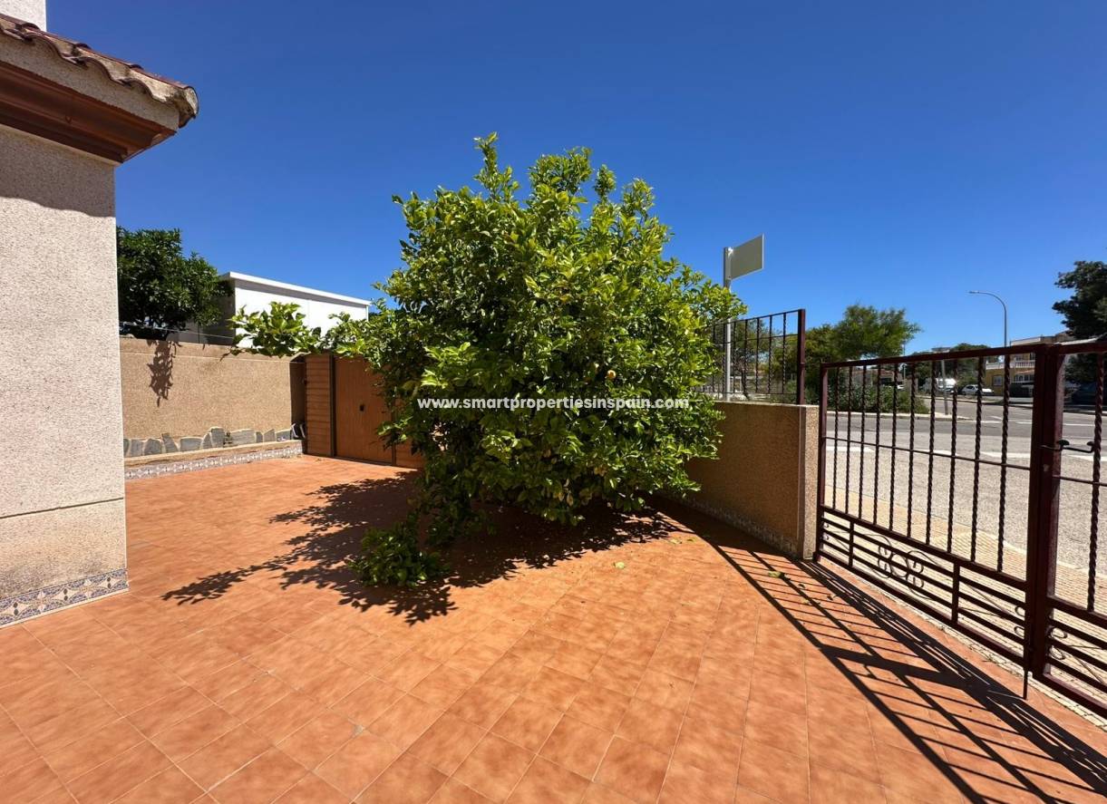 Wederverkoop - Quad Villa - La Marina - Urbanización La Marina